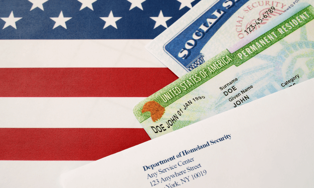 Las diferencias entre una Visa y la Green Card.