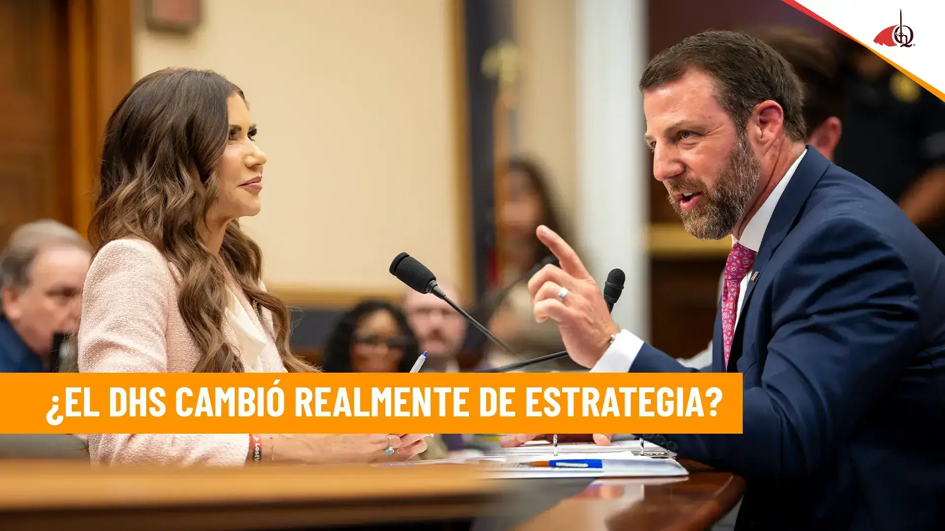 Abogado y funcionaria conversan en una audiencia sobre el DHS y un posible cambio de estrategia